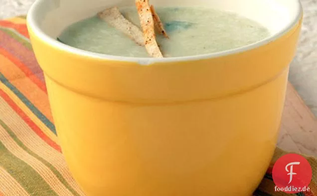Gekühlte Avocado-Suppe mit Tortilla-Chips
