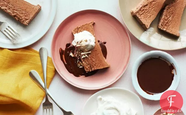 Schokoladen-Semifreddo mit Chile-Schokoladensauce