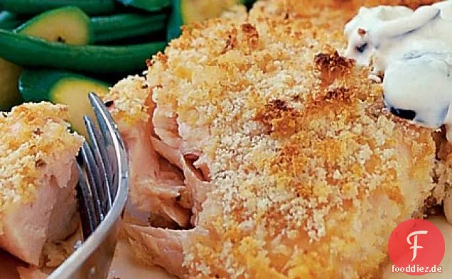 Zitrone verkrusteten Lachs mit herby neuen Kartoffeln und grünen Bohnen