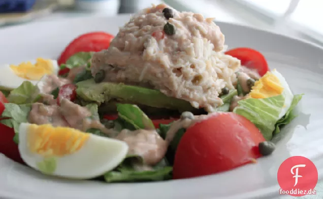 Krabben-Louis-Salat über Avocado