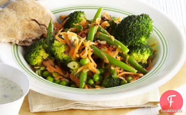 Indischer Bohnen-, Brokkoli- und Karottensalat