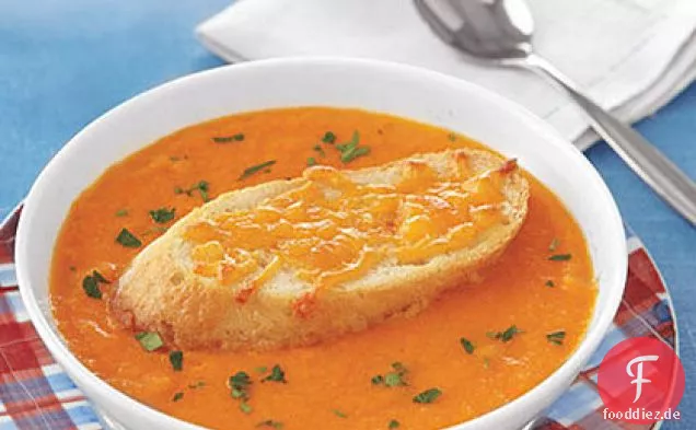 Tomatensuppe mit Cheddar-Croutons