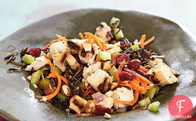 Hähnchen-Wildreis-Salat mit Mandeln