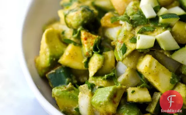 Sommer Grüne Zucchini Guacamole