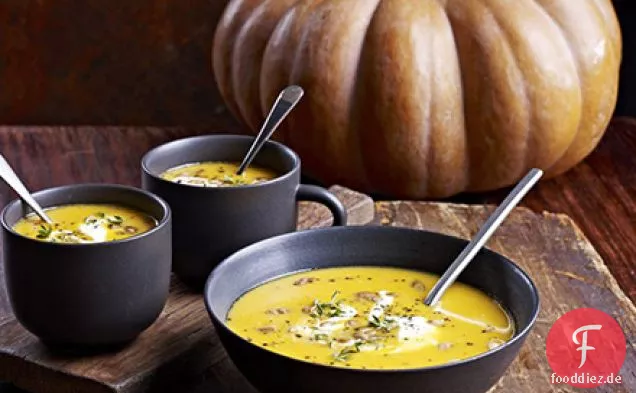 Cremige Kürbis- und Linsensuppe