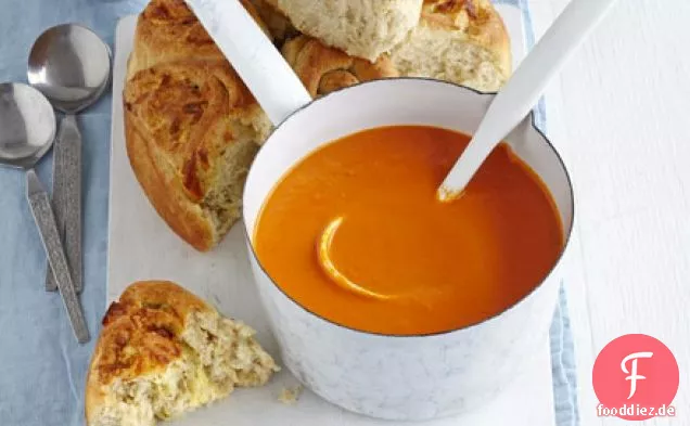 Tomatensuppe mit tear & share cheesy bread