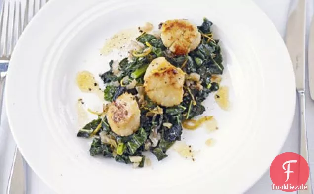 Gebratene Jakobsmuscheln mit aromatisierten Grüns
