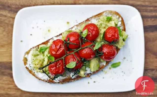 Geröstete Tomaten-Und Avocado-Toast