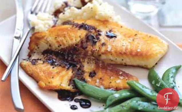Tilapia mit Balsamico-Butter-Sauce, Thymian Kartoffelpüree und Zucker Snap Erbsen