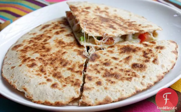 Garnelen-Quesadillas Mit Tomaten-Avocado-Salsa