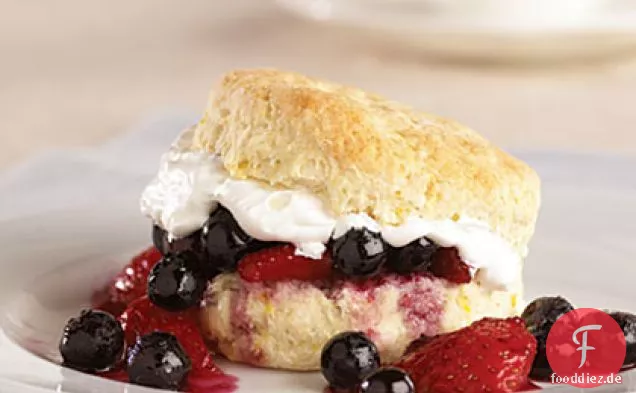 Zitronen-Beeren-Shortcakes