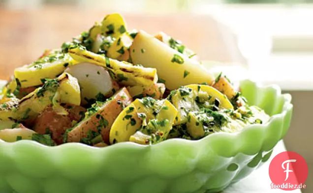 Kartoffelsalat mit Kräutern und gegrilltem Sommerkürbis