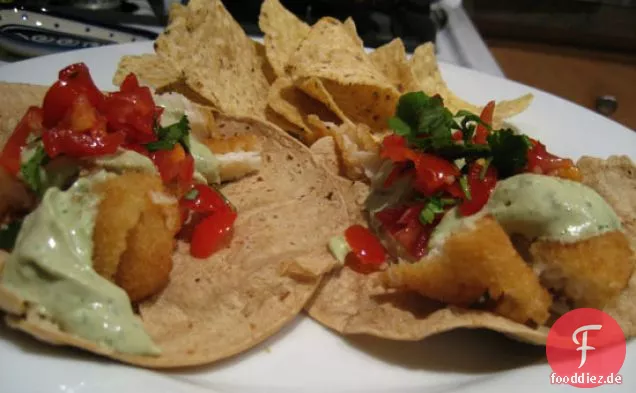 Super Easy Fisch Tacos mit Avocado-Creme