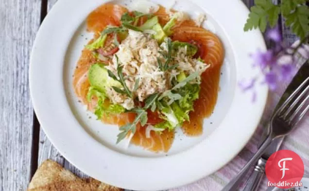 Geräucherter Lachs-Salat mit Krabben-dressing