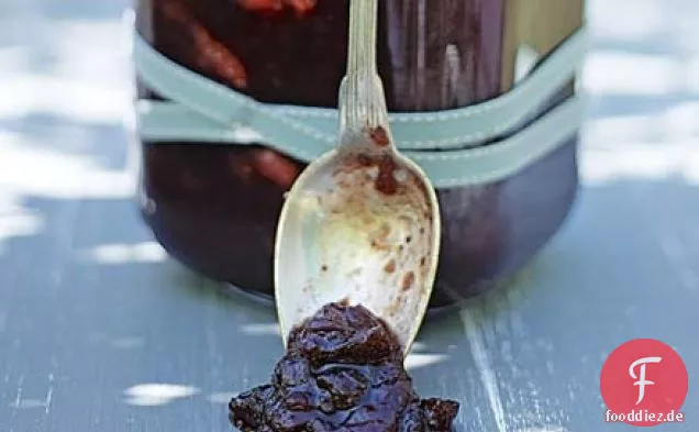Reich gewürztes Pflaumenchutney