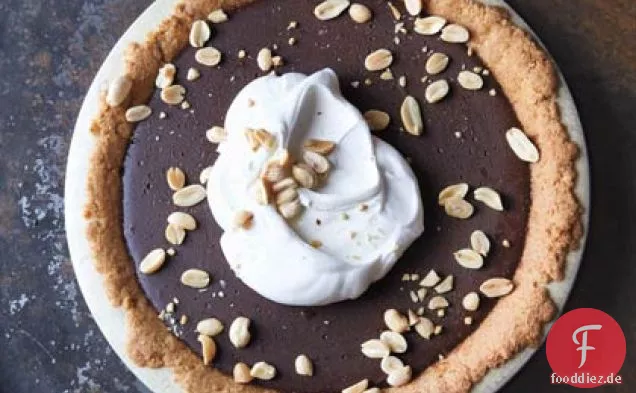 Schokoladenpuddingkuchen mit gesalzener Erdnusskruste