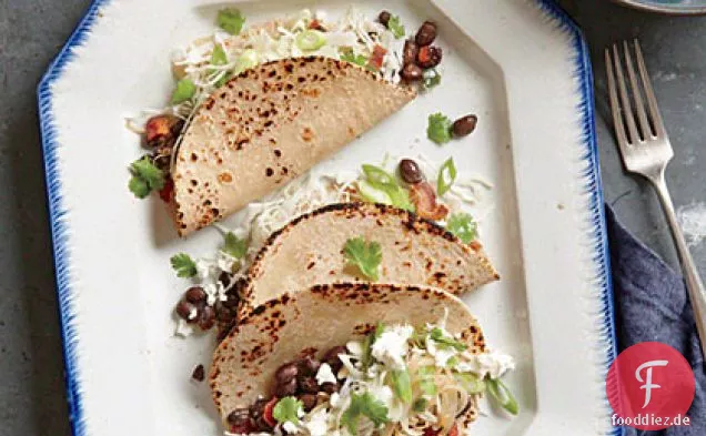 Schwarze Bohnen Tacos mit Feta Slaw