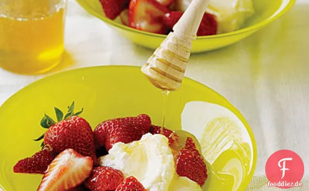 Erdbeeren mit Fromage Blanc und Zitronenhonig
