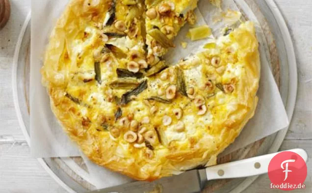 Ziegenkäse, Frühlingszwiebel & Haselnuss-Torte