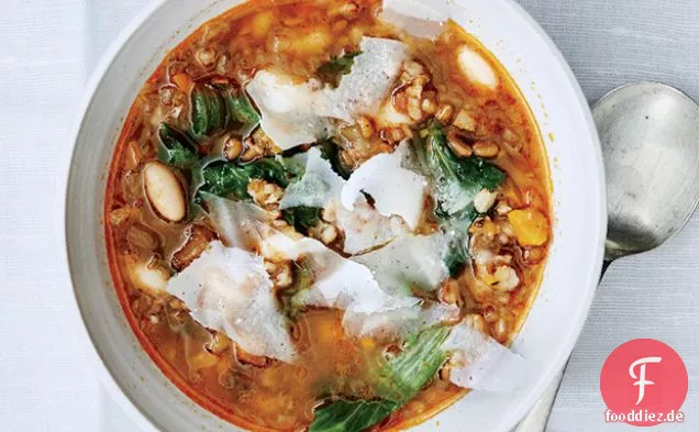 Geröstete Dinkelsuppe mit Escarole und weißen Bohnen