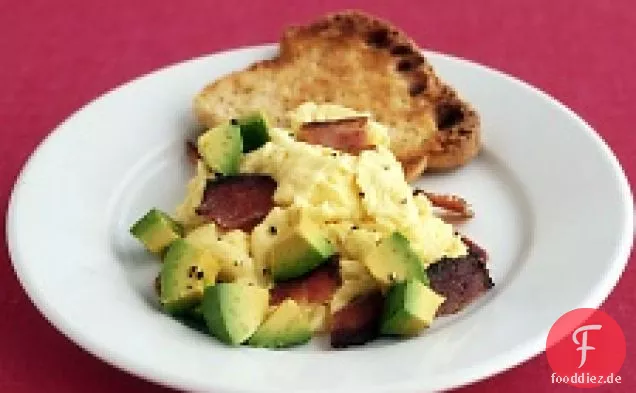 Rührei Mit Speck Und Avocado