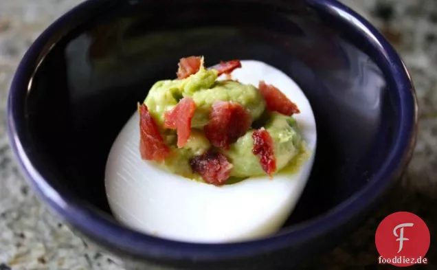 Speck Avocado 'deviled' Eier