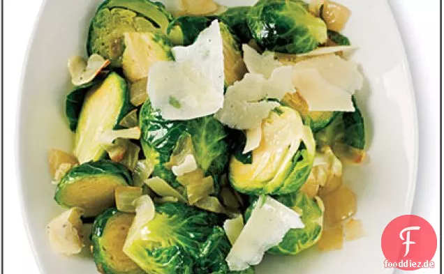 Sautierter Rosenkohl mit Knoblauch und Pecorino