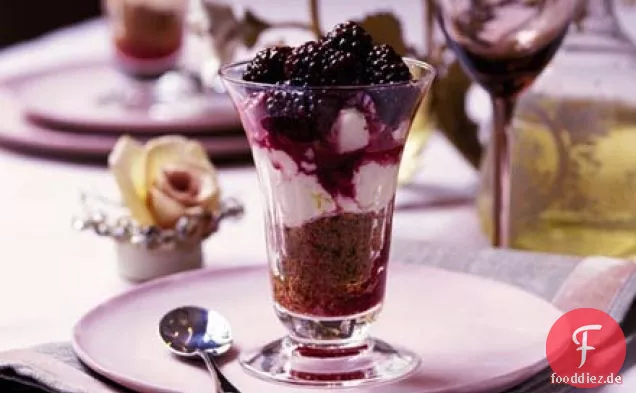 Beeren-Käsekuchen im Glas