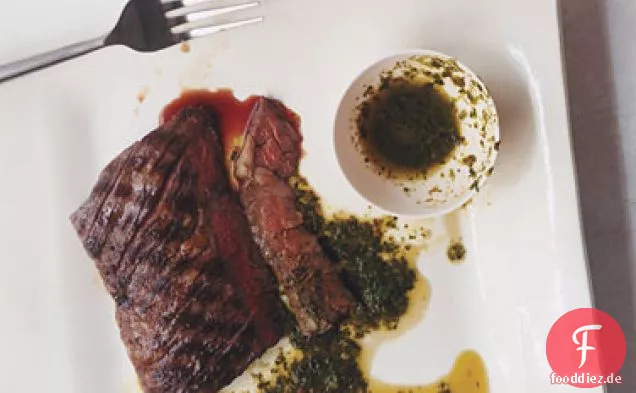 Gegrillte Rocksteaks mit Petersilie Oregano Sauce