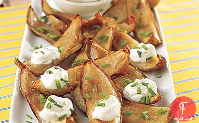 Kartoffelschalen mit saurer Sahne und Schnittlauch
