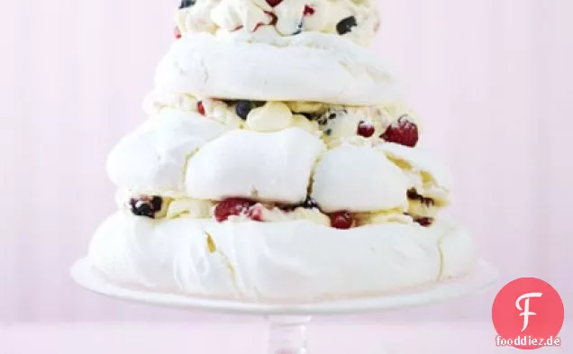 Pavlova Kuchen mit Beeren & Sahne