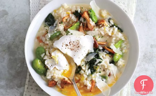 Frühlingsgemüse-Risotto mit pochierten Eiern