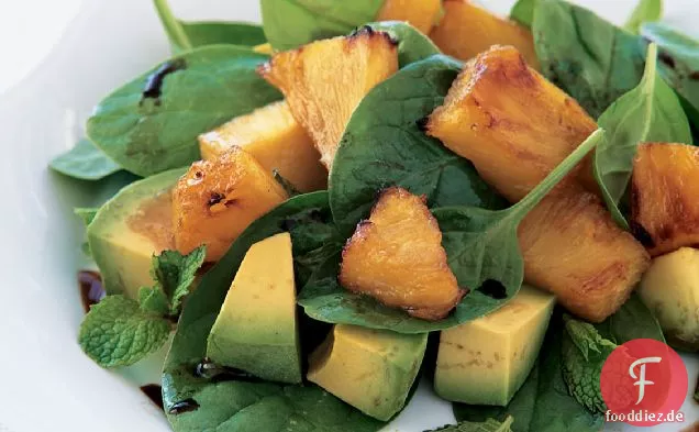 Gebratene Ananas und Avocado-Salat