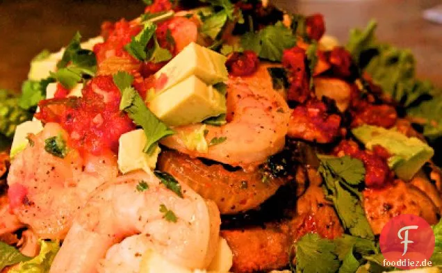 Würziger Avocado-Garnelensalat mit Steak