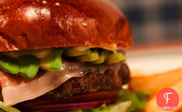 Avocado + Blauschimmelkäse Gefüllte Burger
