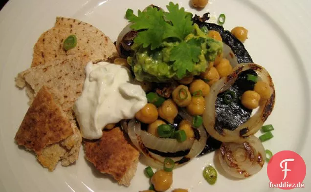 Portobello Pilzsteak mit Garbanzo Bohnen & Avocado Salsa