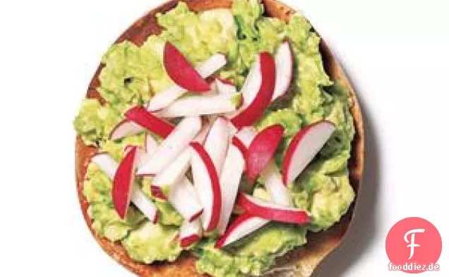 Bagel mit Avocado und Rettich