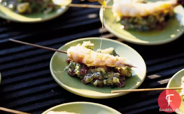 Garnelen-Brochettes mit Avocado-Koriander-Salat