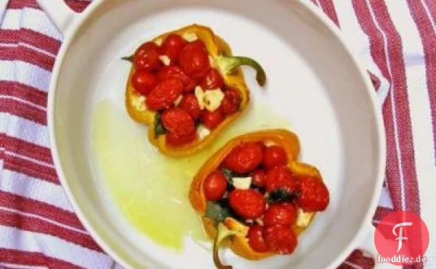 Gefüllte Paprika Mit Tomaten, Basilikum Und Feta