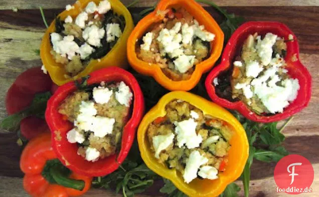 Quinoa und Ziegenkäse gefüllte Paprika