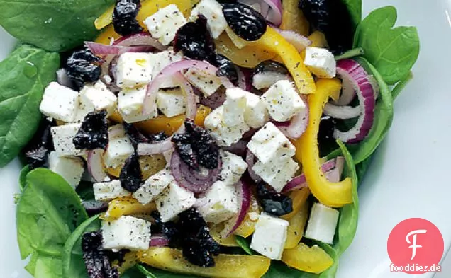 Gelber Pfeffer, Feta und rote Zwiebeln