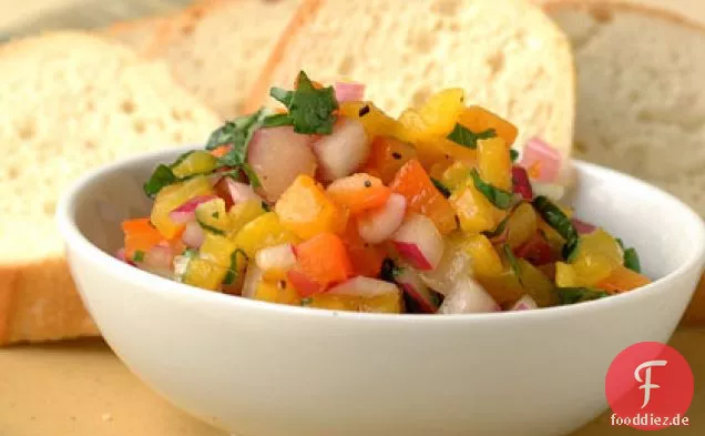 Geröstete dreifarbige Paprika mit Crostini