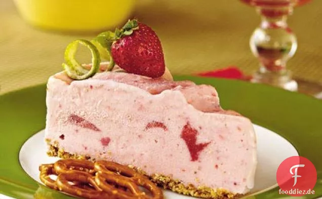Stachelige Erdbeer-Limetten-Eistorte