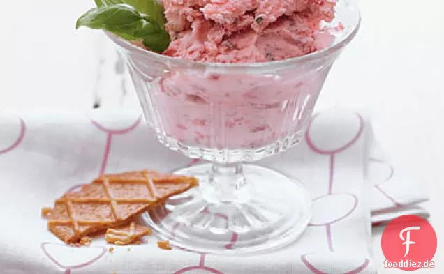 Erdbeer-Basilikum gefrorener Joghurt