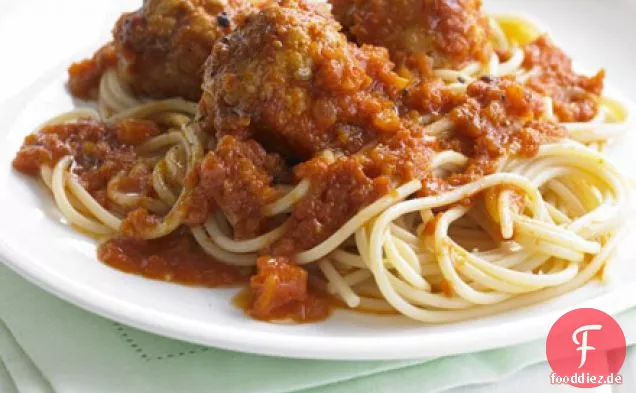 Putenfleischbällchen in Tomaten-Fenchel-Sauce