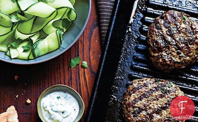 Rindfleisch Kefta Patties mit Gurkensalat