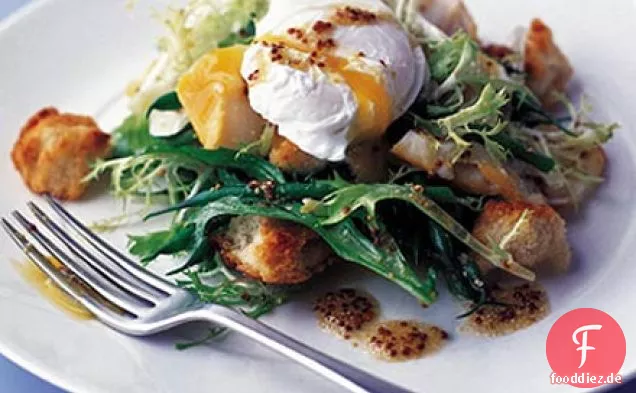 Geräucherter Schellfisch, Salat mit pochierten Eiern & croûtons