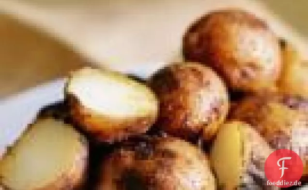Gegrillte neue Kartoffeln mit einer roten Pfefferkruste