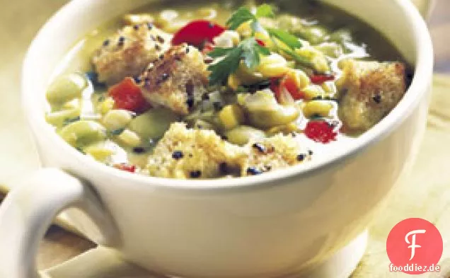 Succotash Suppe mit schwarzen Pfeffer Croutons