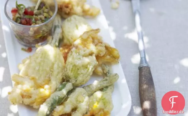 Gefüllte Zucchiniblüten mit Olivendressing